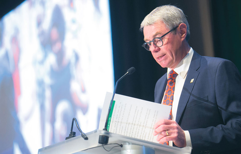 Le sixième dîner du maire Claude Corbeil n’avait rien à voir, dans son contenu, avec les cinq précédents. Photo Robert Gosselin | Le Courrier ©