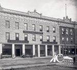 Un peu d’histoire sur l’Hôtel et la Place Frontenac