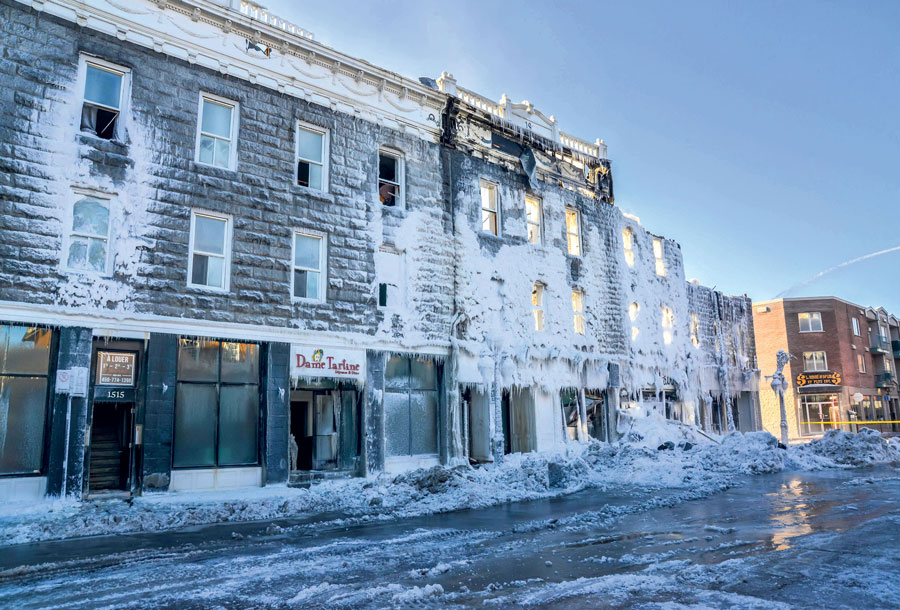 La démolition complète de la Place Frontenac devrait s’imposer sous peu. Photo François Larivière | Le Courrier ©