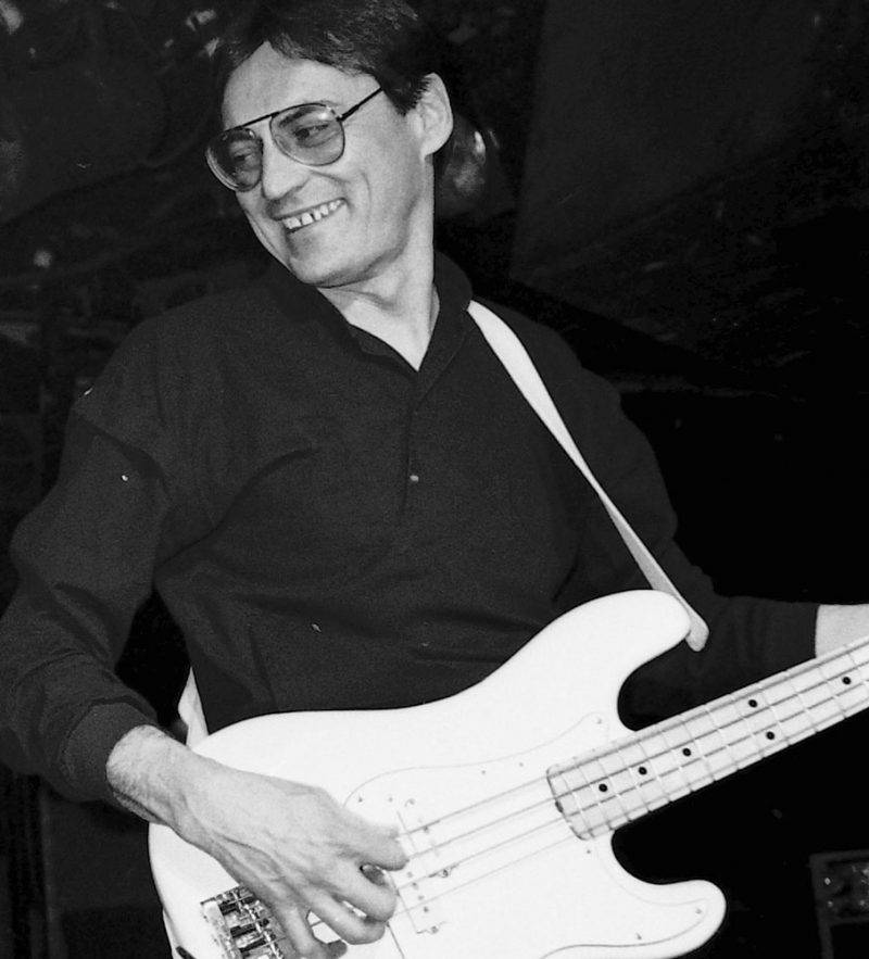 Le bassiste maskoutain Michel Lamothe, fils du célèbre Willie, a fait sa renommée dans le monde de la musique avec les groupes Offenbach et Corbeau. Photo Linda Boucher