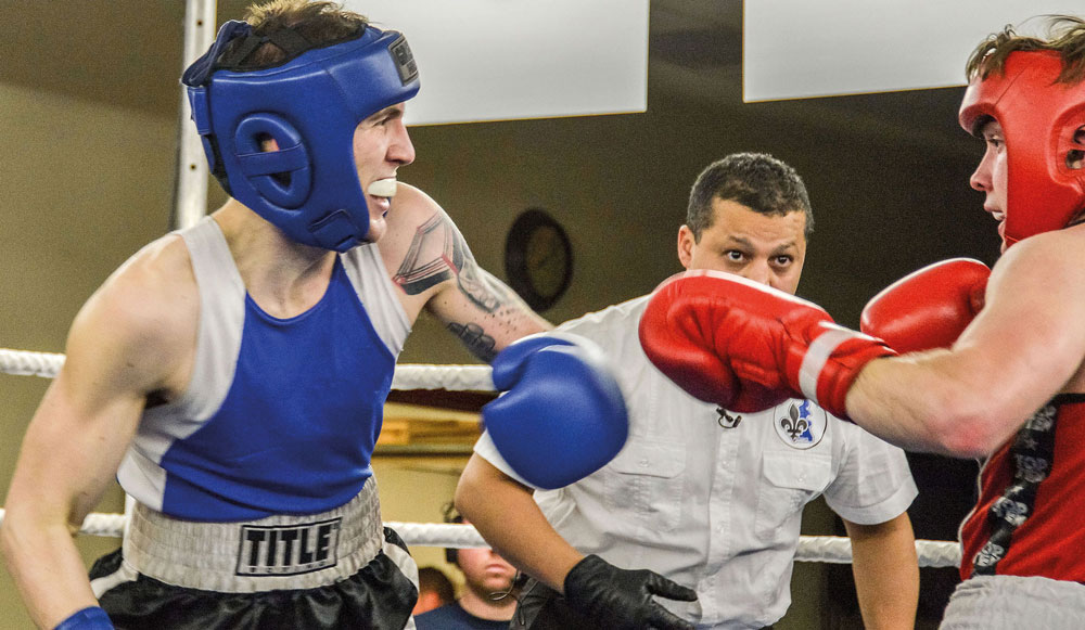Samuel Lajoie n'a eu besoin que d'un round pour faire plier son adversaire en finale de Boxemania. Photo François Larivière | Le Courrier ©