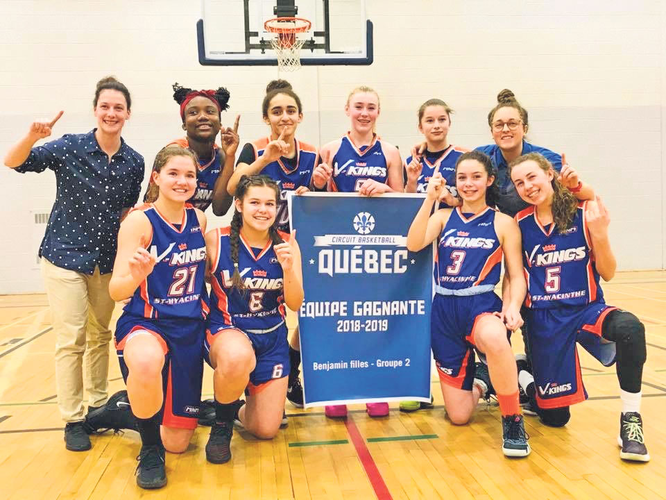 L’équipe féminine s’est quant à elle illustrée dans le groupe 2 chez les benjamines en mettant la main sur la bannière de championne. Photo gracieuseté