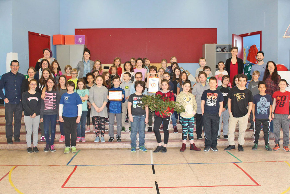 Le projet L’usine de cartes du bonheur a permis aux élèves de du 1er cycle de l’école Saint-Hugues-Saint-Marcel de se tailler une place à la finale locale du Défi OSEntreprendre. Photo gracieuseté