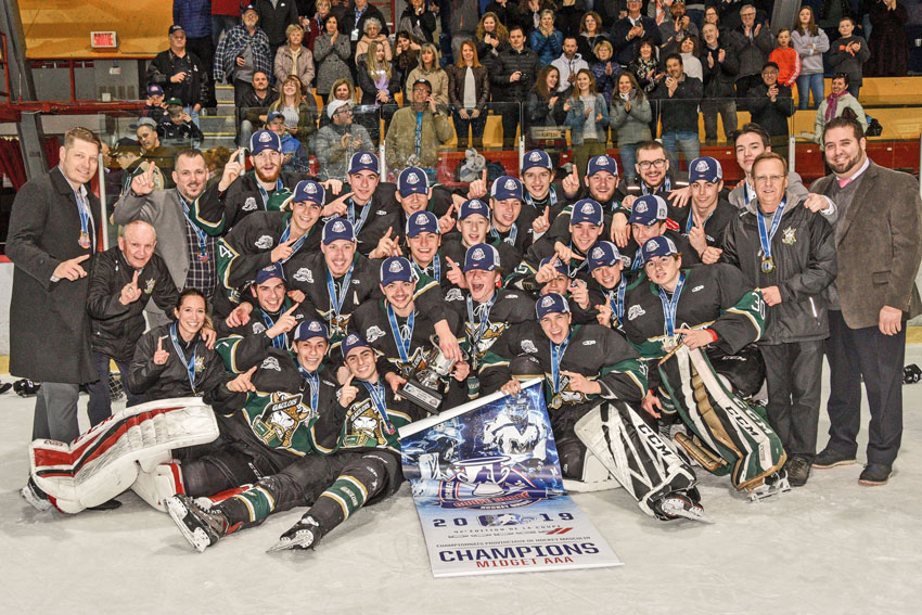 Les Gaulois ont mis la main sur la Coupe Dodge dans la classe midget AAA grâce à une victoire sans équivoque face aux Estacades de Trois-Rivières, dimanche, au Stade L.-P.-Gaucher. Photo François Larivière | Le Courrier ©