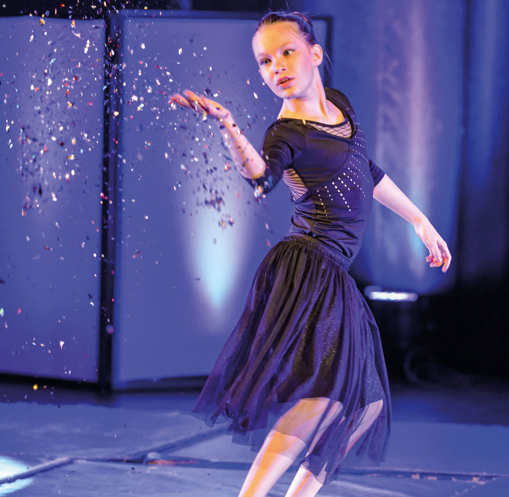Maddie Saint-Pierre, de l’école Saint-Thomas-d’Aquin, a raflé les grands honneurs de cette 8e édition de Primaire en spectacle grâce à son numéro de danse sur la pièce « Story Of My Life » de One Direction. Photos François Larivière | Le Courrier ©