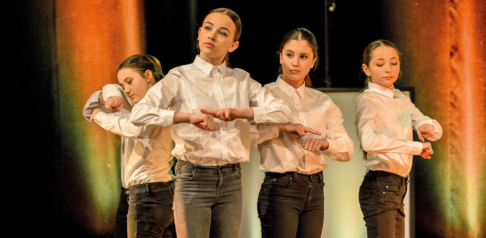 La troupe de danse d’Éléonore Cusson, Florence Moore, Jade Borduas, Maxim Lussier et Marylou Anderson, de l’école au Cœur-des-Monts, a fait preuve d’originalité pour son numéro, se méritant le 3e prix. Photos François Larivière | Le Courrier ©
