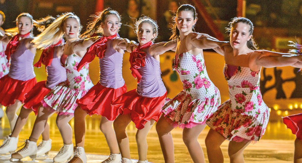 Les invités spéciaux de la revue du Club de patinage artistique de Saint-Hyacinthe, le couple de danse Nikolaj Sorensen et Laurence Fournier Beaudry. Photos François Larivière | Le Courrier ©