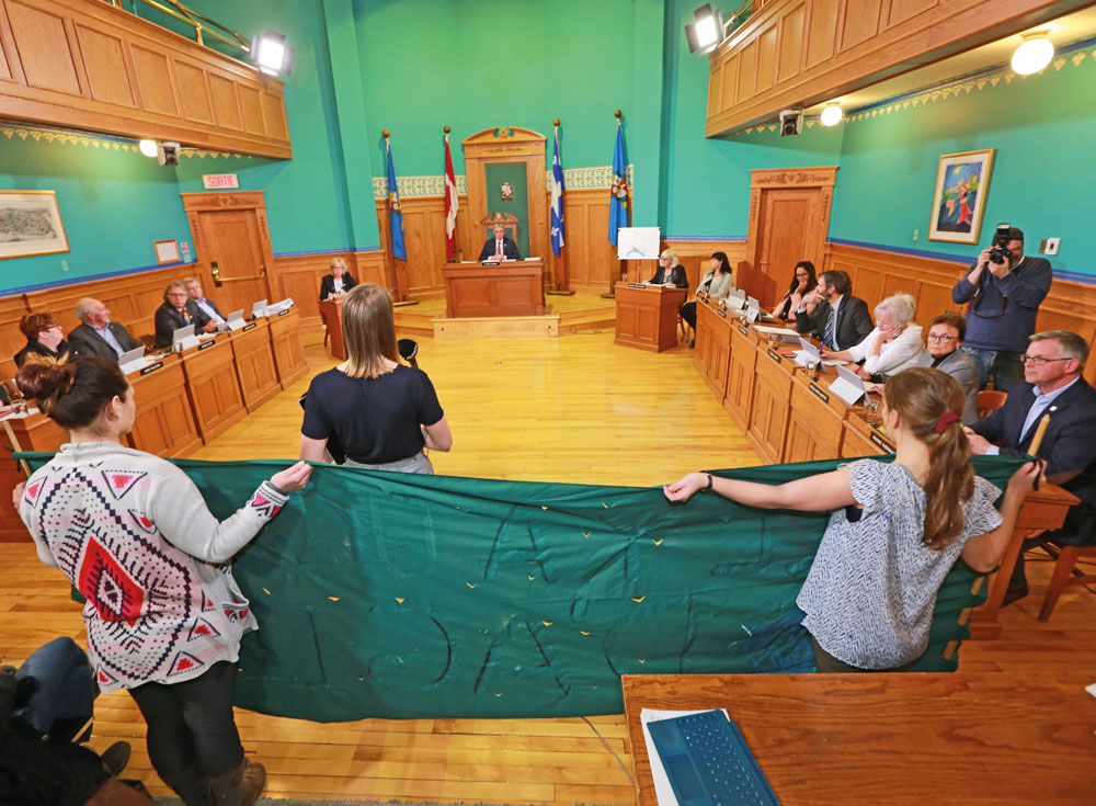 L’environnement a été au cœur de la période des questions ce 1er avril à la séance publique du conseil municipal de Saint-Hyacinthe. Photo Robert Gosselin | Le Courrier ©