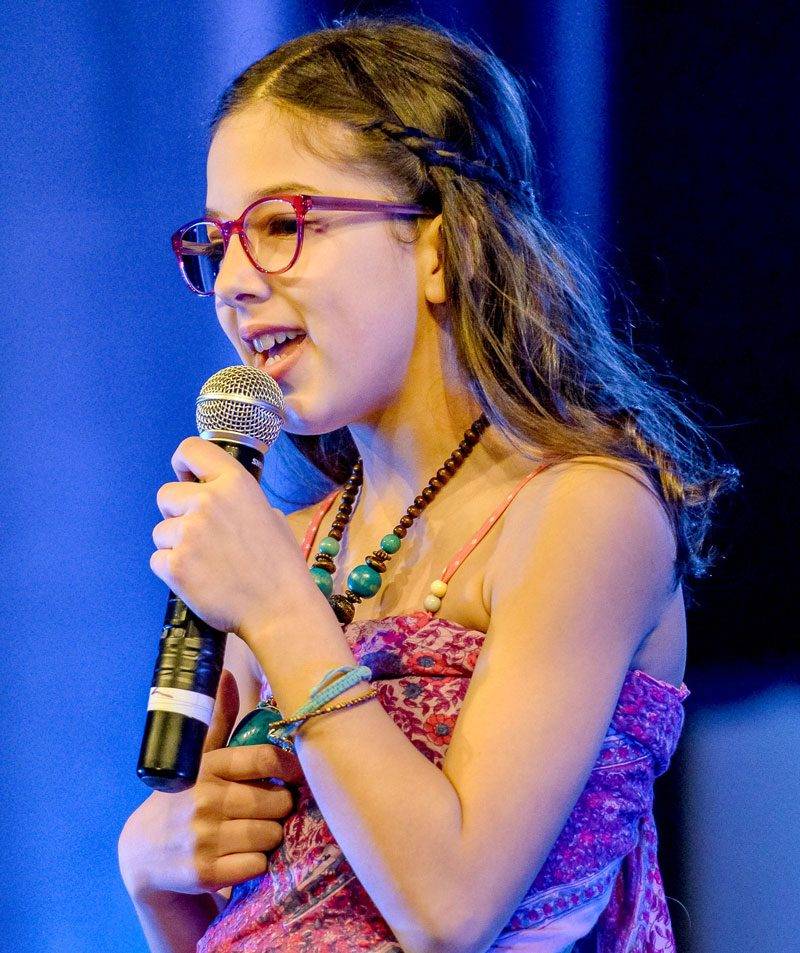 Zoé-Maya Beaunoyer (chant), de l'école Saint-Damase. Photos François Larivière | Le Courrier ©