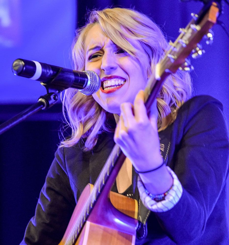 La porte-parole de Primaire en spectacle, Léa Sanacore, qui est auteure-compositrice-interprète, violoniste et choriste pour 2Frères. Photos François Larivière | Le Courrier ©