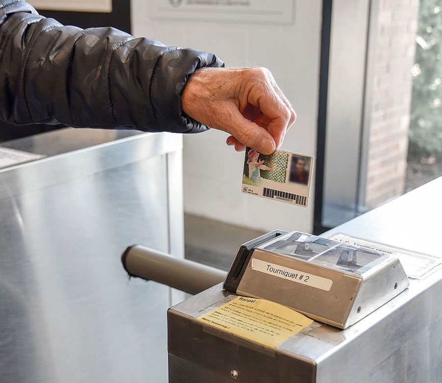Le coût d’une carte Accès-loisirs sera littéralement décuplé pour un adulte, passant de 2 $ à 20 $. Photo François Larivière | Le Courrier ©