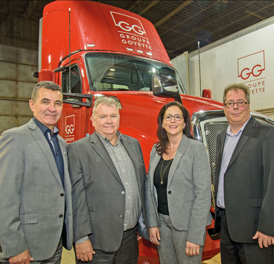 Sur la photo, dans l’ordre habituel, Yvon Pepin, directeur de portefeuille principal et représentant régional d’Investissement Québec; Alain Caron, président de Groupe Goyette; Christine Tardif, directrice régionale adjointe, Rive-Sud et Montérégie d’Investissement Québec; et Robert Durocher, CPA, CMA, directeur, Finances et administration de Groupe Goyette. Photo gracieuseté