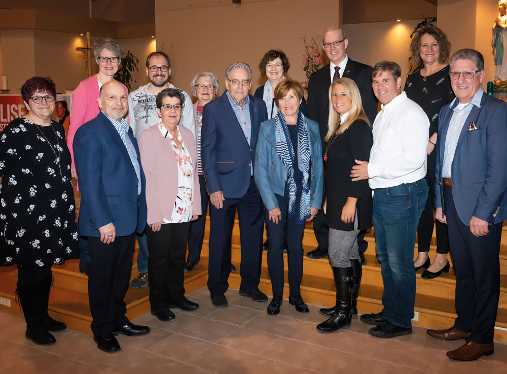 Le comité organisateur du Souper spaghetti au profit de l’Église vivante. De gauche à droite : Linda Cianci, Carole Piquès, Michel Duval, Benoit Forest, Ginette Comtois, Pierrette Loiselle, Gérard Fluet Jeanne d’Arc Tremblay, Janine Trudel, Jacques Lamoureux (pasteur des trois paroisses de l’Église vivante), Isabelle Parenteau, Martial Bourgeois, Manon Brasseur et Jean-Guy Brillon. Photo Patrick Roger