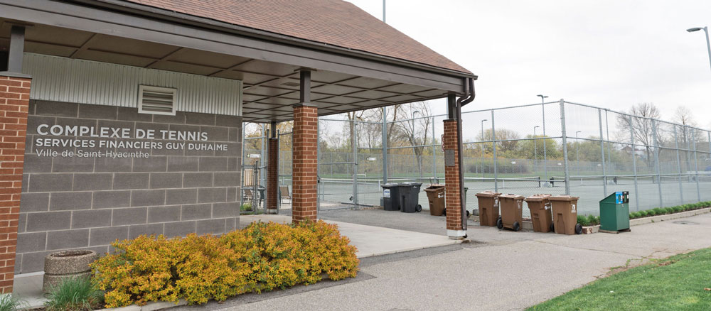 Il sera possible de visiter les installations du Complexe de tennis Services financiers Guy Duhaime et de participer à différentes activités, le samedi 1er juin, dans le cadre d’une journée d’ouverture proposée par le Club de tennis maskoutain. Photo Annie Beauregard | Le Courrier ©