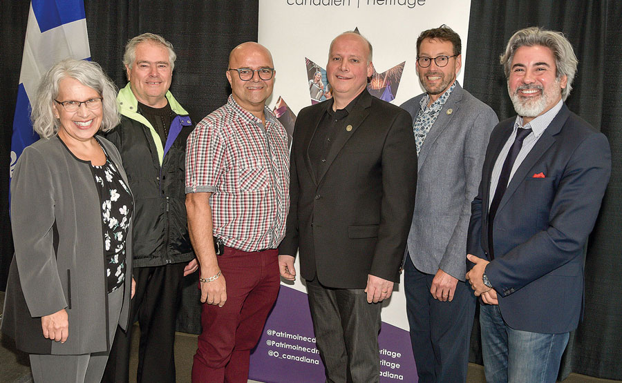 Sur la photo, de gauche à droite, Brigitte Sansoucy, députée de Saint-Hyacinthe-Acton; Laurent Brouillard, président du Festival de l’accordéon, folklore québécois de Saint-Marcel-de-Richelieu; Martin Rivard, président du Festival Country-Rétro d’Acton Vale; Simon Giard, vice-président de la Société d’agriculture de Saint-Hyacinthe; François Brouillard, directeur général de la Société d’agriculture de Saint-Hyacinthe; et Pablo Rodriguez, ministre du Patrimoine canadien et du Multiculturalisme. Photo François Larivière | Le Courrier ©