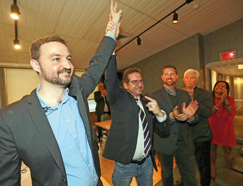 Simon-Pierre Savard-Tremblay a été élu par acclamation à l’investiture du Bloc québécois. Il était notamment appuyé par son chef Yves-François Blanchet, Xavier Barsalou-Duval, député de Pierre-Boucher-Les Patriotes-Verchères, l’ancien chef Gilles Duceppe et la précédente députée bloquiste de Saint-Hyacinthe-Bagot (maintenant Saint-Hyacinthe-Acton), Ève-Mary Thaï Thi Lac. Photo Robert Gosselin | Le Courrier ©