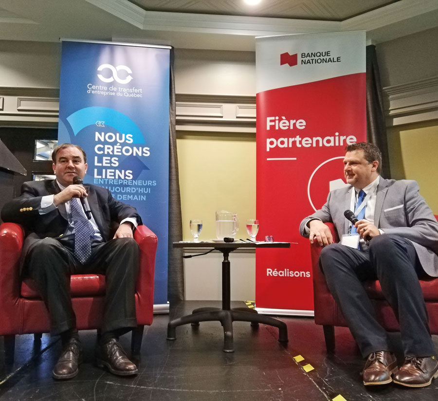 À gauche, Andrew Molson, président de la brasserie Molson Coors et d’Avenir Global, en compagnie de Vincent Lecorne, président-directeur général du Centre de transfert d’entreprise du Québec, au Club de golf de Saint-Hyacinthe. Photo Centre de transfert d’entreprise du Québec