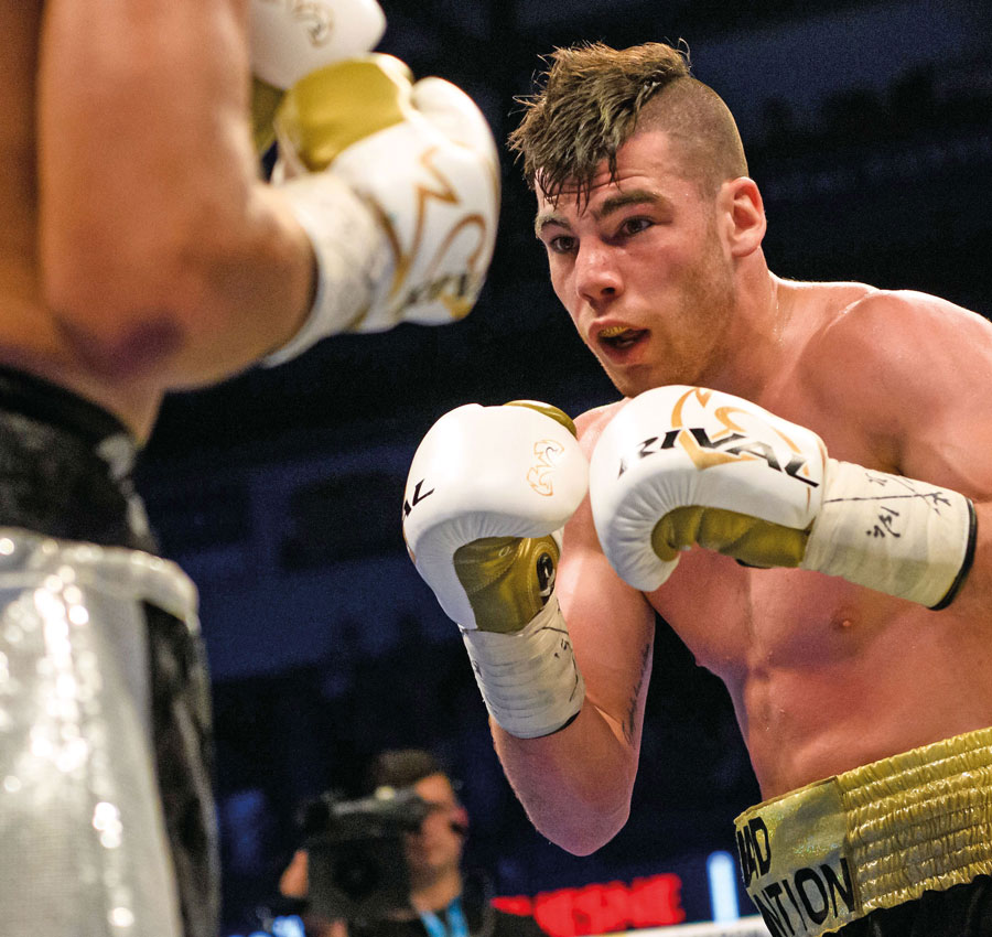 Raphaël Courchesne a porté sa fiche à sept victoires et aucune défaite chez les pros en l’emportant samedi face au Mexicain Leonel Olvera. Photo Vincent Éthier - EOTTM