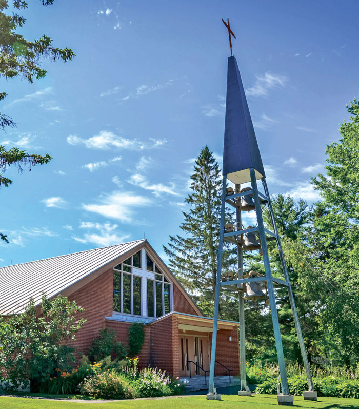 Si la municipalité obtient la subvention attendue de Québec, l’église Saint-Louis deviendra la nouvelle mairie du village. Photo François Larivière | Le Courrier ©  