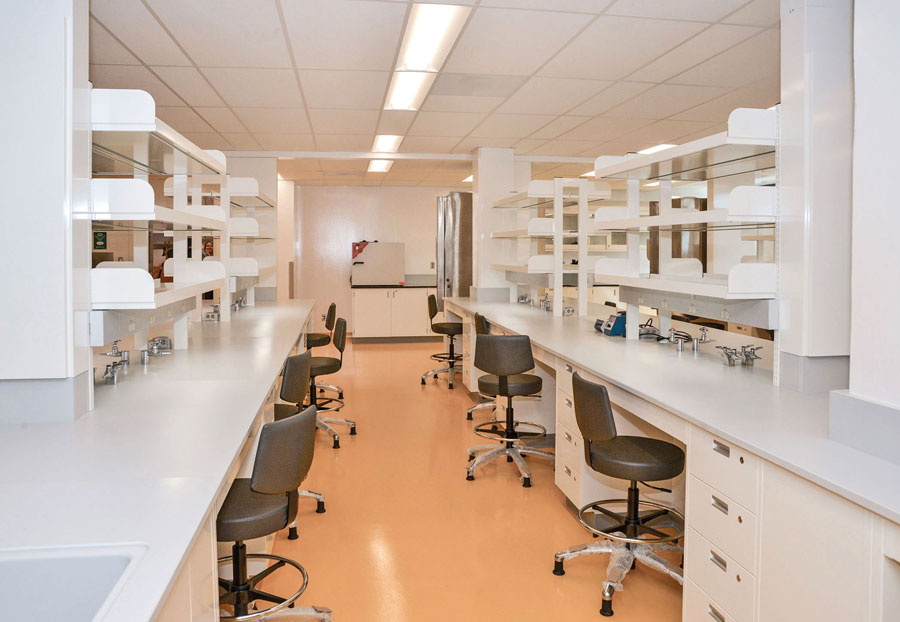 Le Centre intégré des maladies infectieuses animales (CIMIA) est un nouvel espace dédié à la recherche installé dans les locaux de la Faculté de médecine vétérinaire de Saint-Hyacinthe. Photo François Larivière | Le Courrier ©