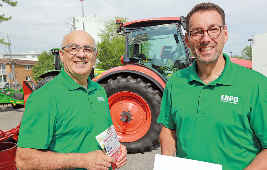 Gaston Doré, directeur du développement des affaires et des communications de l’Expo de Saint-Hyacinthe, et François Brouillard, directeur général de la Société d’agriculture de Saint-Hyacinthe, ont hâte d’accueillir les visiteurs au plus grand festival agricole du Québec. Photo Robert Gosselin | Le Courrier ©