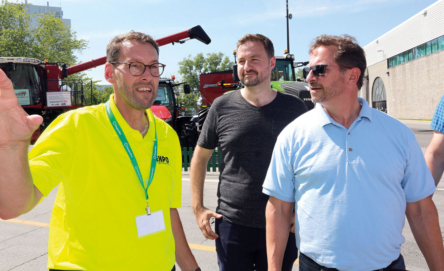 Sur la photo, de gauche à droite, François Brouillard, directeur général de l’Expo de Saint-Hyacinthe; Simon-Pierre Savard-Tremblay, candidat du Bloc québécois; et Yves-François Blanchet, chef du Bloc québécois. Photo Robert Gosselin | Le Courrier ©