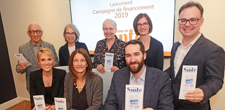 Le comité du Camp de santé est composé de : Jennie Tremblay-Bouchard, Nathalie Nadeau et François Deschamps. Derrière de gauche à droite : Réal Nadeau, Julie Morissette, Marie-Renée Béland, Nadine Palardy et Marc-Aurèle Ouellette, président. Photo Robert Gosselin | Le Courrier ©