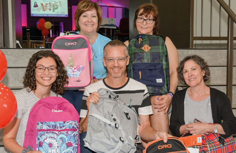 Guy Gosselin et son équipe VIP : Élisabeth Vincent, Manon Courchesne, Josianne Charbonneau, coordonnatrice, et Martine Desrochers. Absente : Cathy Duchesneau. Photo François Larivière | Le Courrier ©