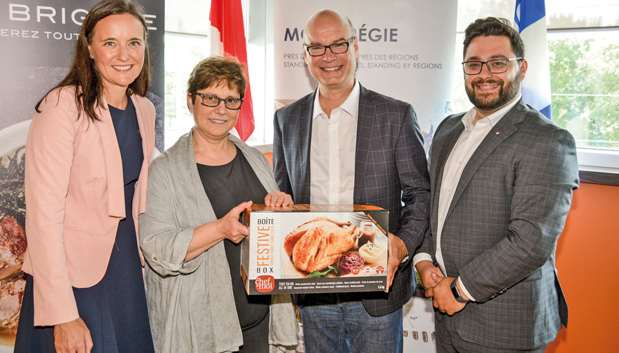 Sur la photo, dans l’ordre habituel, Geneviève Caron, directrice régionale de Développement économique Canada pour les régions du Québec (DEC); Isabelle Eysseric, directrice générale d’Industrie Gastronomique Cascajares; Rémi Massé, député fédéral d’Avignon-La Mitis-Matane-Matapédia; et Simon Lafrenière, conseiller chez DEC. Photo François Larivière | Le Courrier ©