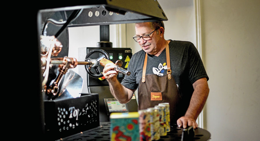 Mareiwa Café colombien dispose depuis peu d’installations industrielles situées sur la rue Charles-Gilbert. Cette entreprise a fait l’acquisition d’une nouvelle machine de torréfaction. Photo gracieuseté