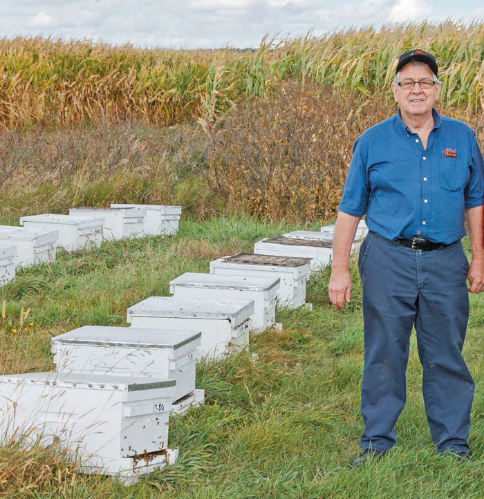 L’apiculteur Yves Gauvin sera admis au Temple de la renommée de l’agriculture du Québec en septembre. Photo Hugues Vanier