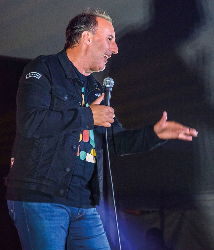 Martin Petit était la tête d’affiche de la soirée d’humour qui a fait salle comble le jeudi soir. Photo François Larivière | Le Courrier ©