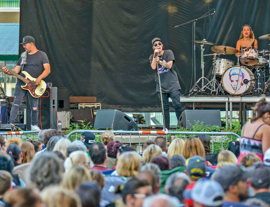 Roxane Bruneau a attiré l’une des plus belles foules de la saison, alors que près de 3000 personnes ont assisté à son spectacle le 16 juillet. Photo François Larivière | Le Courrier ©