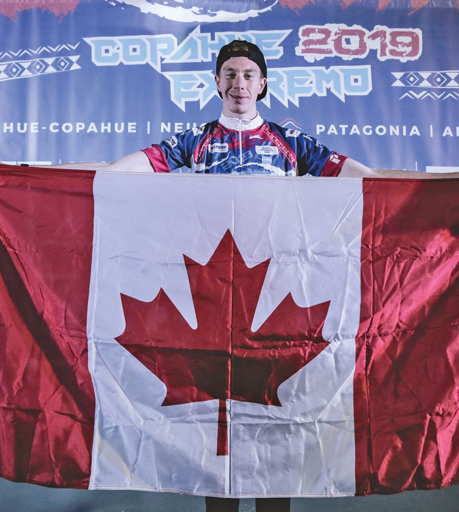 Julien Pinsonneault a participé pour une deuxième année consécutive à la Copahue Extremo, une coupe des Amériques de course en raquettes disputée en Argentine. Photo gracieuseté