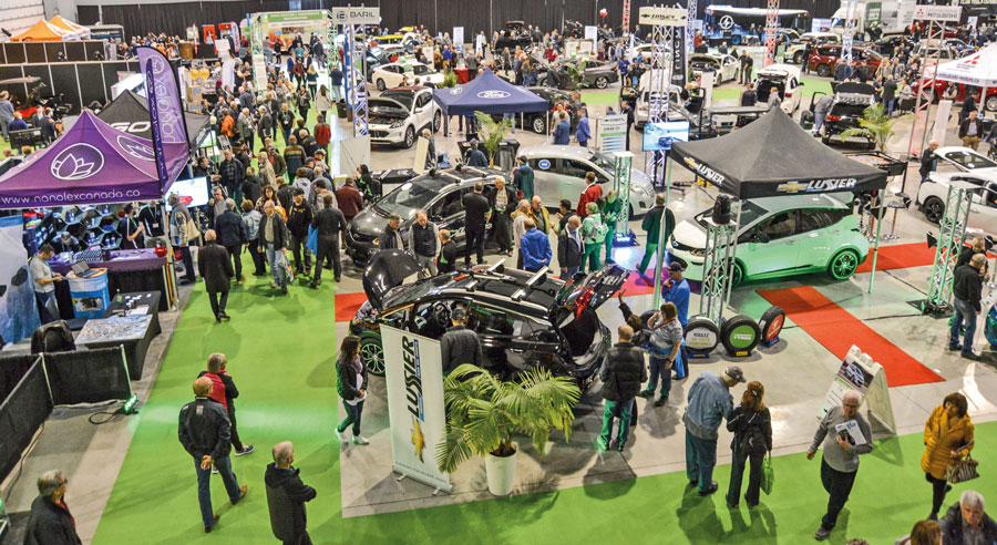 Pour sa 3e édition, le Salon du véhicule électrique de Saint-Hyacinthe a rapidement fait le plein de visiteurs. Photo François Larivière | Le Courrier ©