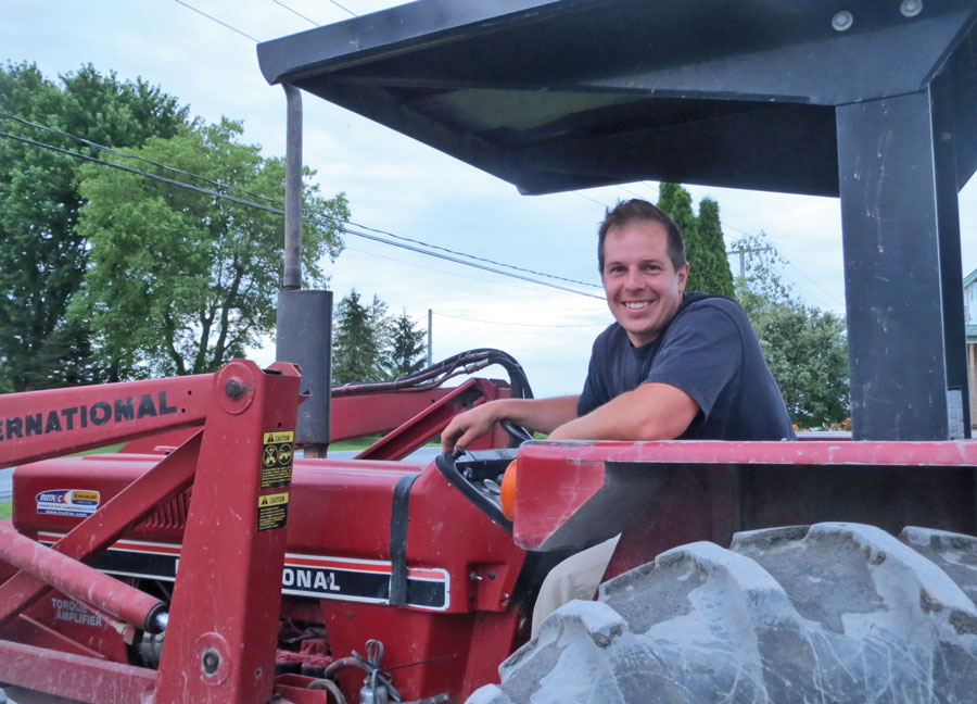 Mélissa Daigle, de la Ferme Kobec à Saint-Bernard-de-Michaudville, et Patrick Leblanc, de la Ferme Patrick Leblanc à Saint-Hugues, sont deux des dix finalistes du concours Tournez-vous vers l’excellence! de la Financière agricole du Québec. Photos gracieuseté