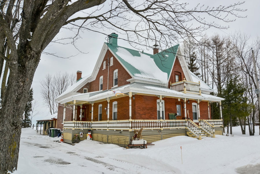 La maison Vien-Arpin, située sur le Petit rang Saint-André à Saint-Hyacinthe, a été rénovée avec cœur et passion par Suzanne Bousquet et Pierrôt Arpin. Photothèque | Le Courrier ©