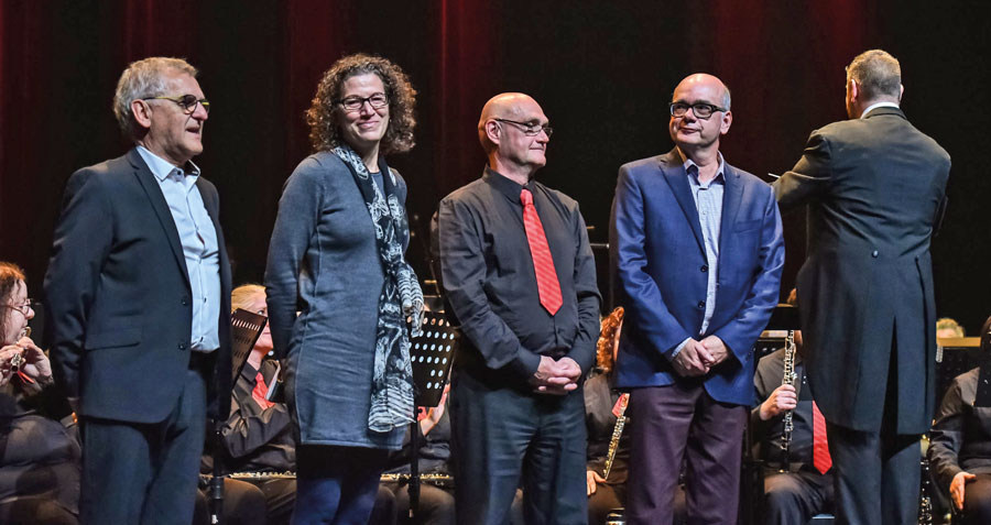 Un hommage a été rendu aux anciens directeurs musicaux de l’OPSH, dont Marcel St-Maurice, Johanne Lefebvre, Alain Pilon et Bruno Laplante qui sont montés sur la scène. Photos François Larivière | Le Courrier ©