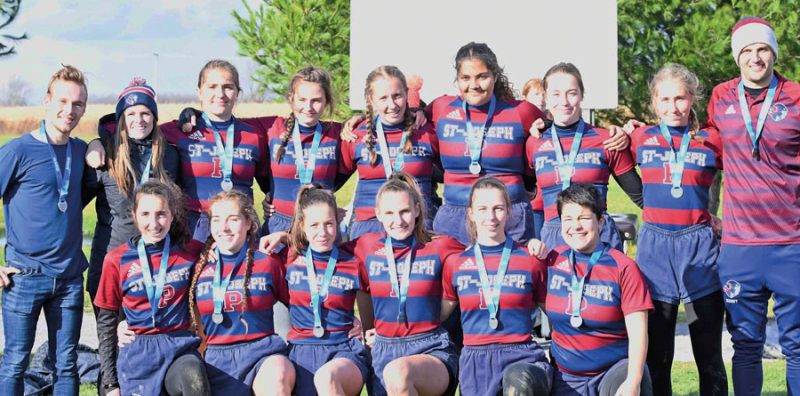 L’équipe féminine de rugby des Patriotes, médaillée d’argent en division 3 juvénile du RSEQ Montérégie. Photo RSEQ Montérégie