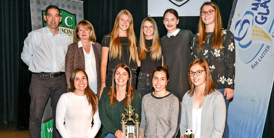 L’équipe féminine compétitive de l’année, le senior féminin AA. Photos François Larivière | Le Courrier ©