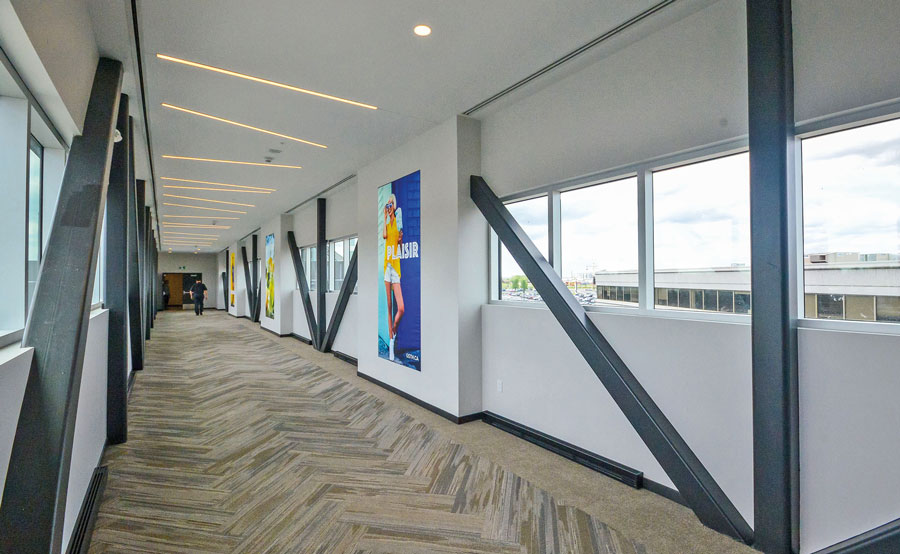 Le Centre de congrès de Saint-Hyacinthe est relié aux Galeries St-Hyacinthe par une passerelle aérienne. Photo François Larivière | Le Courrier ©