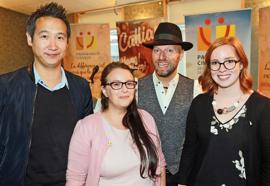 C’est dans une ambiance festive qu’a été soulignée la Journée P au Restaurant Lussier de Saint-Hyacinthe. Sur la photo, de gauche à droite, Loc Cory, directeur du Regroupement québécois du Parrainage civique, Chantal Lavallée, directrice de Parrainage civique des MRC d’Acton et des Maskoutains, Marco Calliari, porte-parole, et Camille Tanguay, agente de jumelage. Photo Robert Gosselin | Le Courrier ©