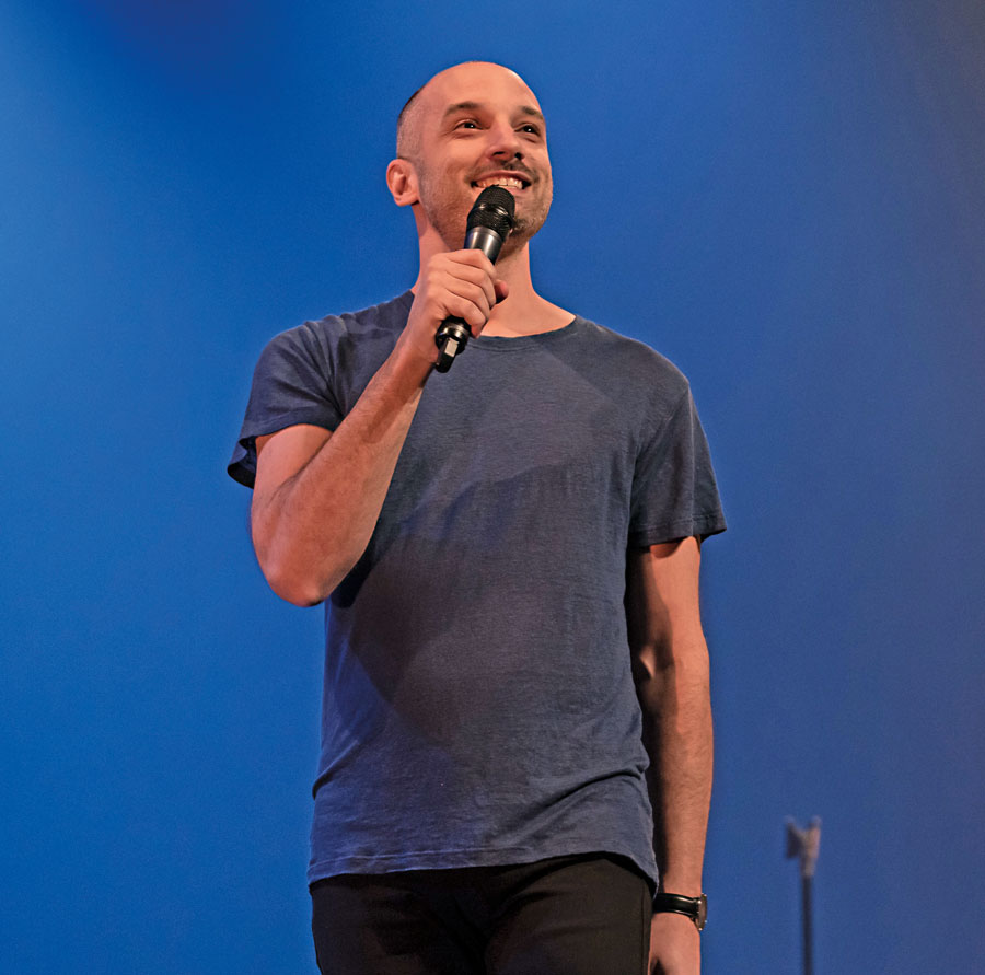 Guillaume Wagner présente son troisième spectacle, Du cœur au ventre, où il garde un regard toujours incisif sur la société dans laquelle on vit. Photo gracieuseté