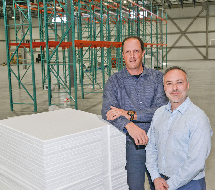 Les deux fondateurs de Secco International, Éric Côté (à droite) et Stéphane Cloutier. L’entreprise vient de terminer une importante phase d’agrandissement de ses installations situées sur le boulevard Casavant Ouest à Saint-Hyacinthe. Photo François Larivière | Le Courrier ©