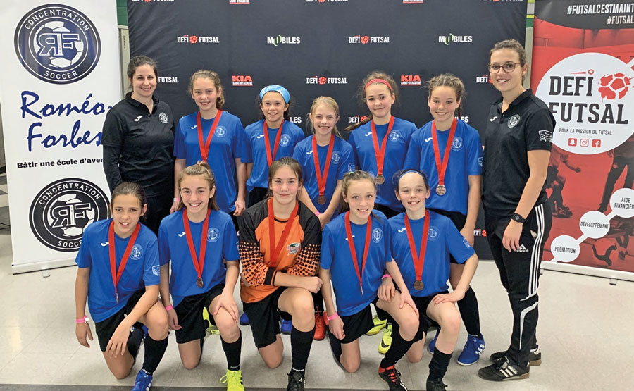 L’équipe féminine compétitive de l’école Roméo-Forbes est montée sur la 3e marche du podium. Photo Facebook Association Défi futsal