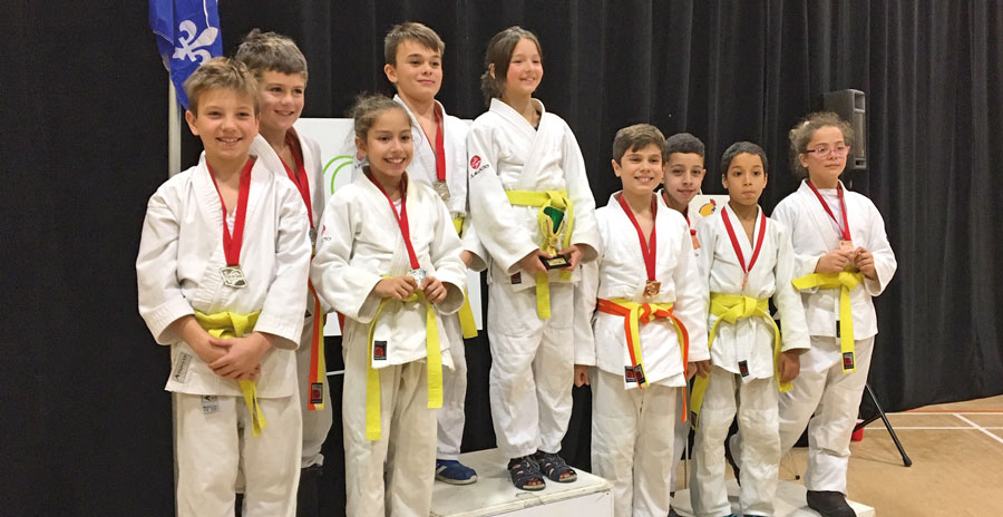Quelques-uns des médaillés du Club de judo de Saint-Hyacinthe à la compétition présentée au pavillon Léo-Sansoucy. Photo gracieuseté