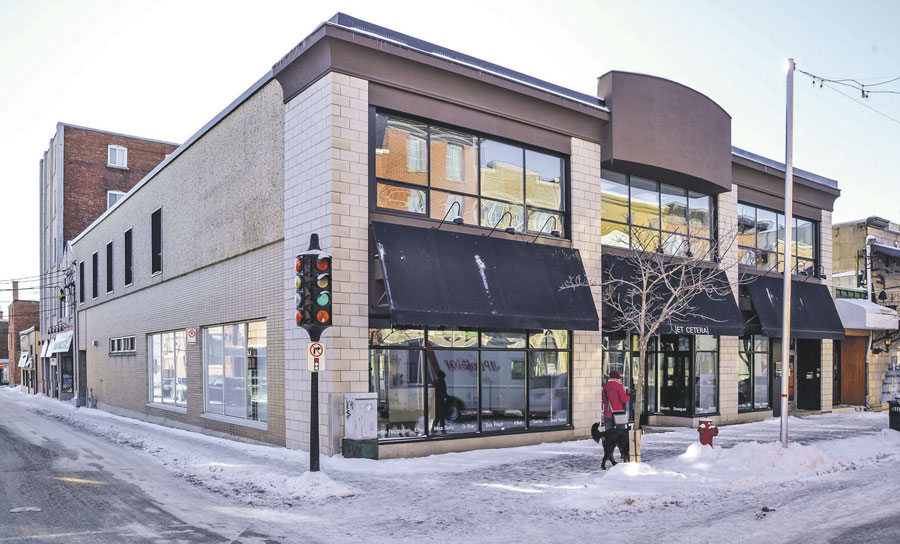 L’immeuble commercial où logeait l’ancienne boutique de vêtements pour femmes Et Cetera devrait être le futur pied-à-terre de la succursale SAQ du centre-ville. Photo François Larivière | Le Courrier ©