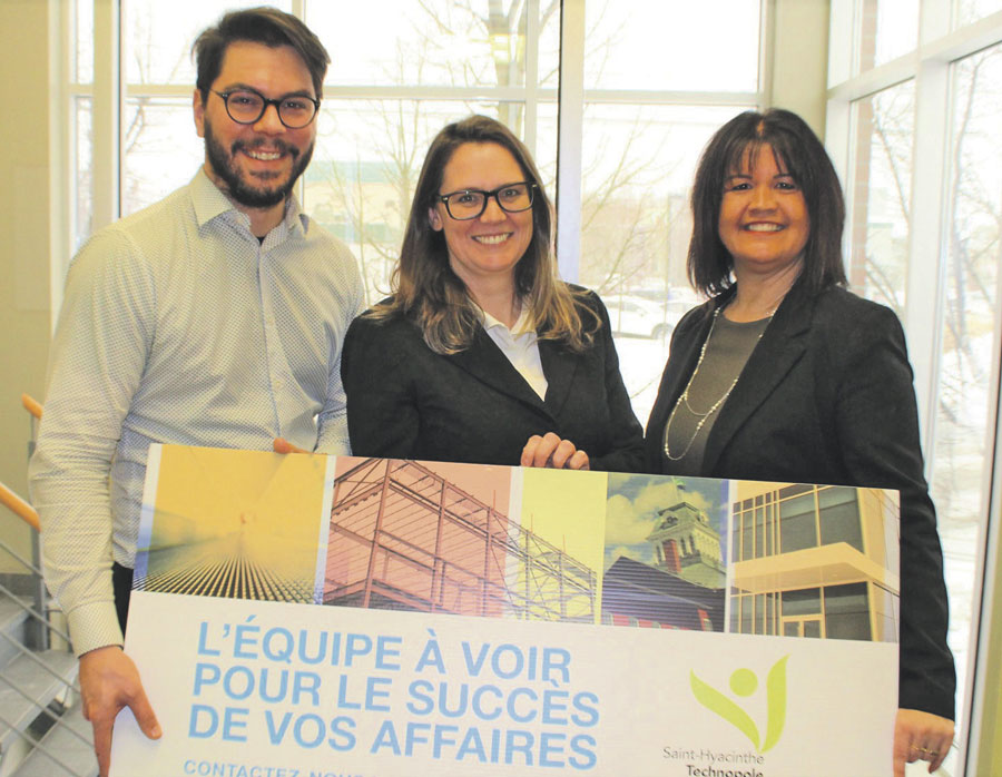 L’équipe de Saint-Hyacinthe Technopole a entamé sa grande tournée annuelle des entreprises maskoutaines afin de dresser le portrait de la situation économique de la région en ce début d’année. Sur la photo, de gauche à droite, on reconnaît Cédric Meunier, conseiller en développement commercial; Karine Guilbault, directrice développement industriel; et Nancy Lambert, directrice tourisme et congrès. Photo gracieuseté