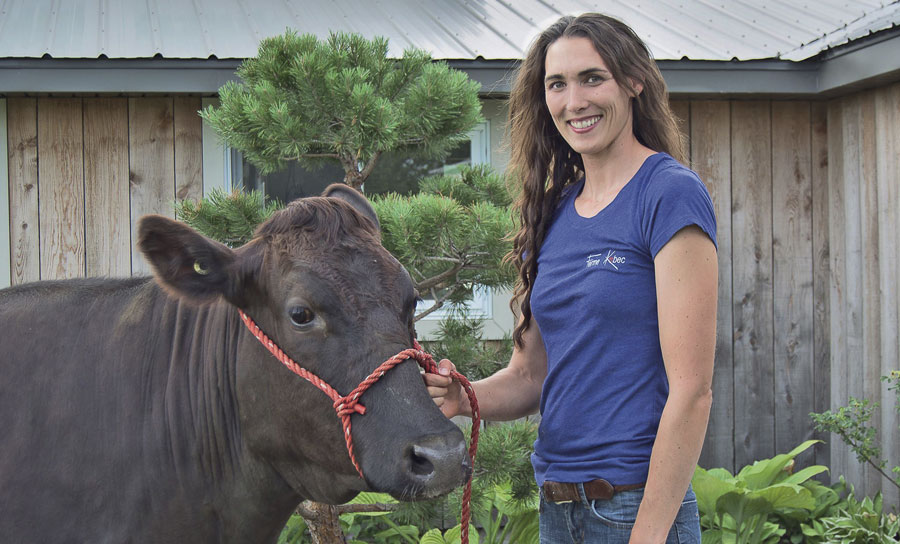 Mélissa Daigle, de la ferme Kobec, a remporté une bourse de 1500 $ pour ses pratiques orientées vers le développement durable. Photo gracieuseté