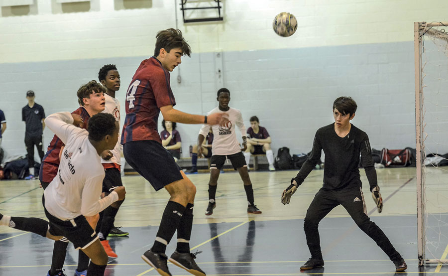Après avoir battu les Patriotes de l’ÉSSJ en demi-finale, le Dakkar de la PHD a remporté les grands honneurs de la classe juvénile masculin division 4. Photo François Larivière | Le Courrier ©